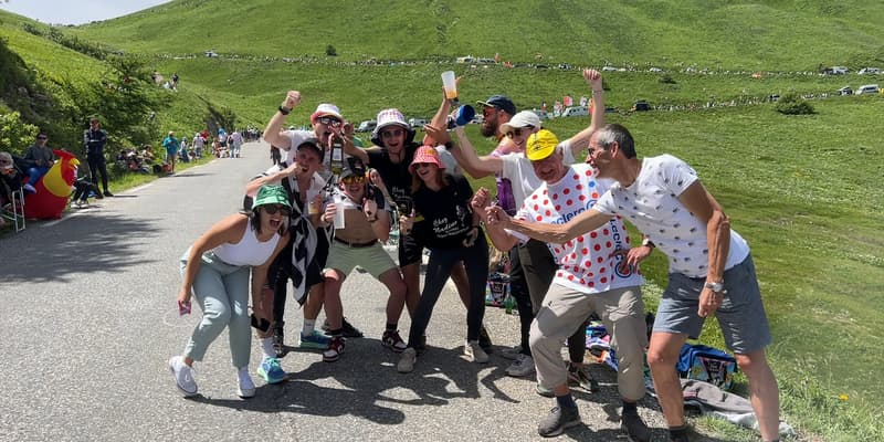 Des spectateurs au col du Galibier, le mardi 2 juillet 2024. 