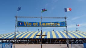 Le chapiteau de l'association Vie et Lumière à Nevoy (Loiret) en août 2019.