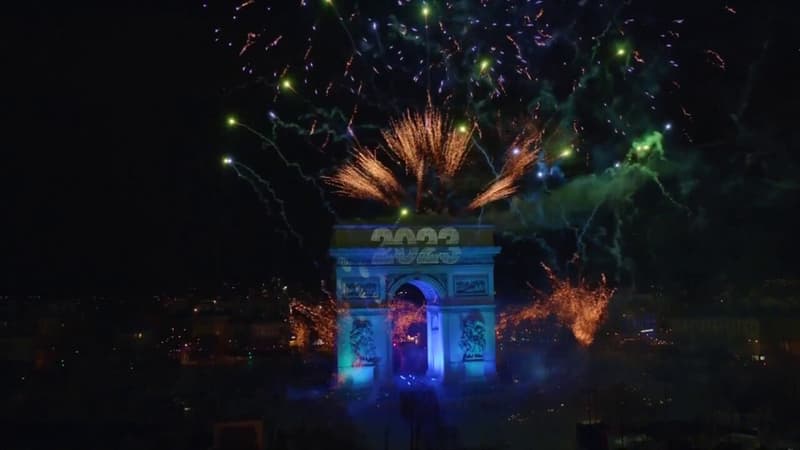 Nouvel An 2023: les images du feu d'artifice des Champs-Élysées