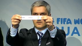Tirage au sort au siège de la Fifa pour les barrages de la zone Europe pour le Mondial 2014 au Brésil à Zurich le 21 octobre 2013.