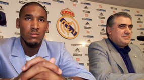Nicolas Anelka et  Lorenzo Sanz, alors président du Real Madrid, le 05/08/1999