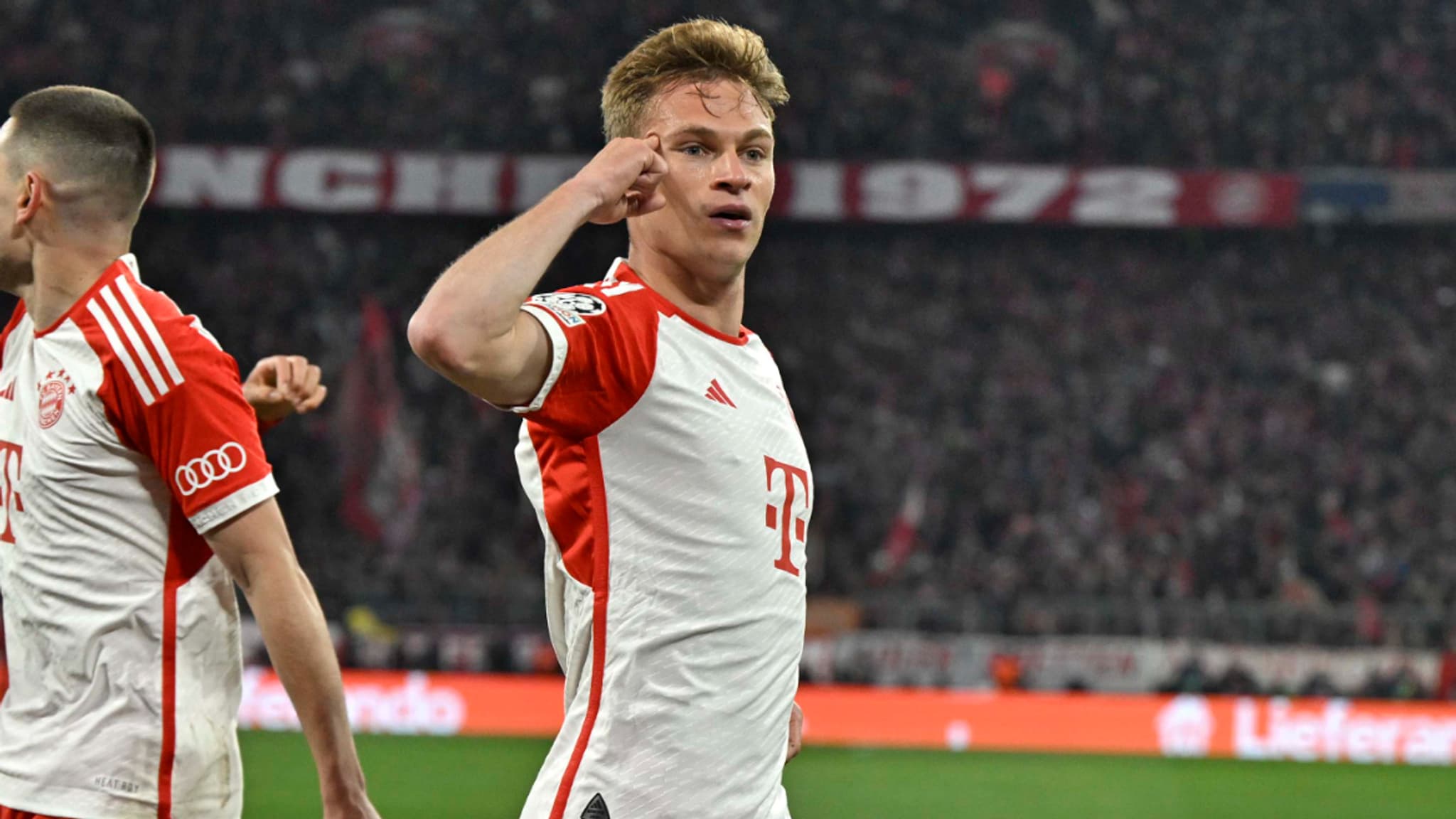 Joshua Kimmich avec le doigt sur la tempe pendant le match entre le Bayern et Arsenal, le 17 avril 2024
