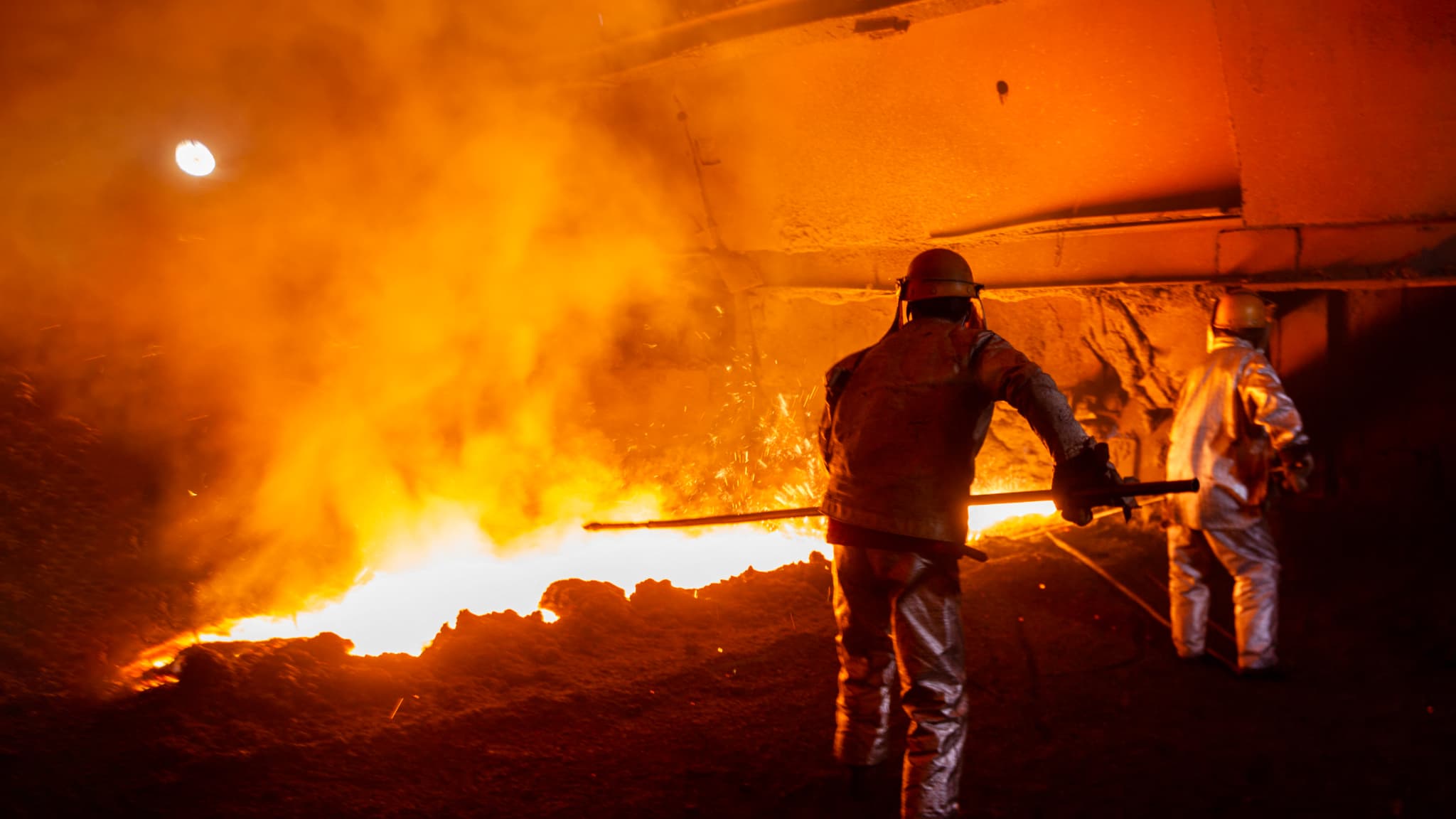 LES INDUSTRIELS EN ONT ASSEZ DES "CALENDRIERS DE TRAVAIL" DE L'EUROPE: ILS RÉCLAMENT DES DÉCISIONS RAPIDES POUR SAUVER DES FILIÈRES FRAPPÉES PAR DONALD TRUMP