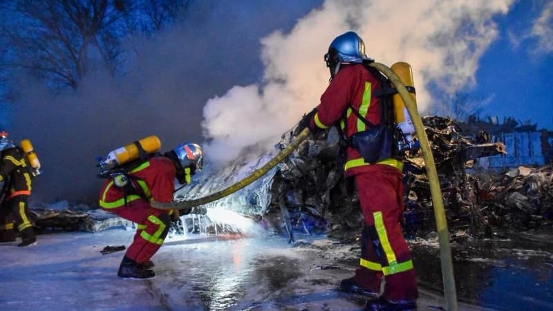 Manosque : un incendie dans une casse, des dizaines de voitures calcinées