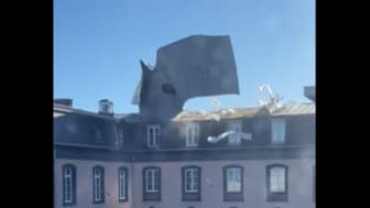 Dépression Frederico: une toiture s'arrache à Clermont-Ferrand le 16 novembre 2023. 