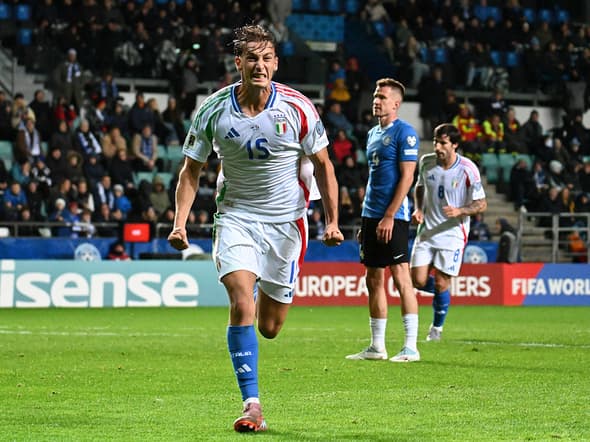 Pio Esposito célèbre après son but lors du match Estonie-Italie (1-3, qualifs Coupe du monde 2026), le 11 octobre 2025