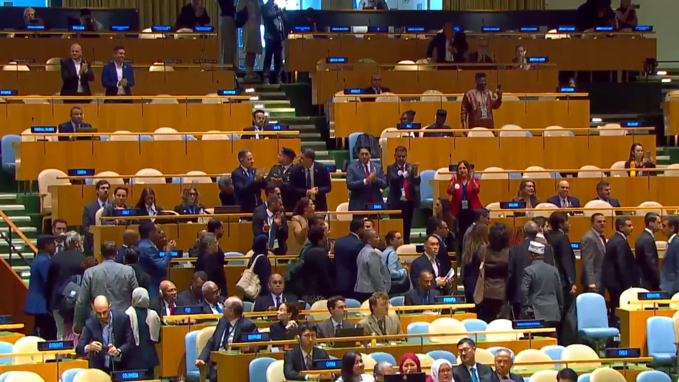 HUÉES, APPLAUDISSEMENTS... AMBIANCE ÉLECTRIQUE POUR LE DISCOURS DE BENJAMIN NETANYAHU À L'ONU, DES DIPLOMATES QUITTENT LA SALLE