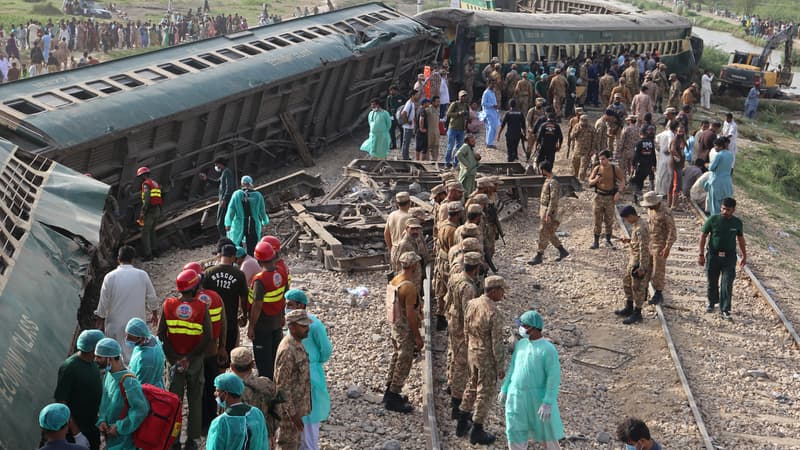 Au moins 28 personnes sont mortes dans le déraillement d'un train, dimanche 6 août 2023 au Pakitan.