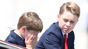 Le prince George et son frère Louis aux célébrations de Trooping the colour le 14 juil 2025 à Londres.