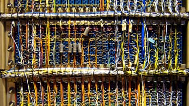 Le documents publié le 30 septembre 2013 par le Guardian révèle que des métadonnées relevant de millions d'utilisateurs sont sauvegardées par la NSA.
