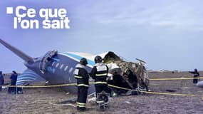 Des spécialistes des situations d'urgence travaillent sur le site du crash d'un avion de ligne d'Azerbaïdjan Airlines près de la ville d'Aktau, dans l'ouest du Kazakhstan, le 25 décembre 2024.