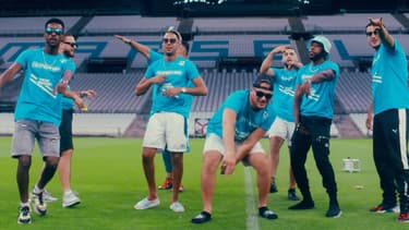 Jul, Sch, Kofs, Naps, Soso maness, Elams, Solda, Houari dans le clip de "Bande organisée".