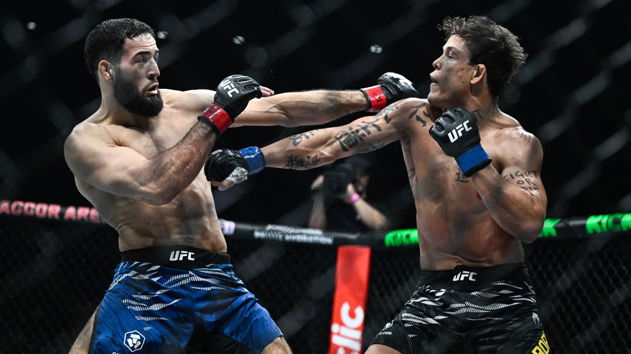 Le Français Nassourdine Imavov face au Brésilien Caio Borralho lors du main event de l'UFC Paris, 6 septembre 2025 Le Français Nassourdine Imavov face au Brésilien Caio Borralho lors du main event de l'UFC Paris, 6 septembre 2025