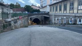 Un adolescent de 16 ans est mort à vélo mercredi dans le tunnel de la rue de Terme à Lyon.