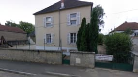 La petite fille a passé huit heures seule dans sa salle de classe.