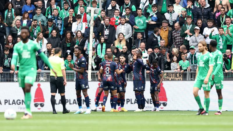 Ligue 2: le match ASSE-Metz interrompu après des incidents en tribune... et une célébration 69 de Mikautadze