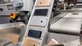 Daisy désassemble neuf versions d'iPhone pour trier chaque composant. Ce robot peut démonter jusqu'à 200 appareils par heure.