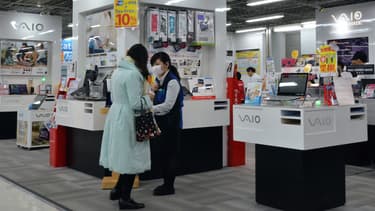 Pour survivre, les trois anciens fleurons de l'informatique nippone sont contraints de se regrouper.