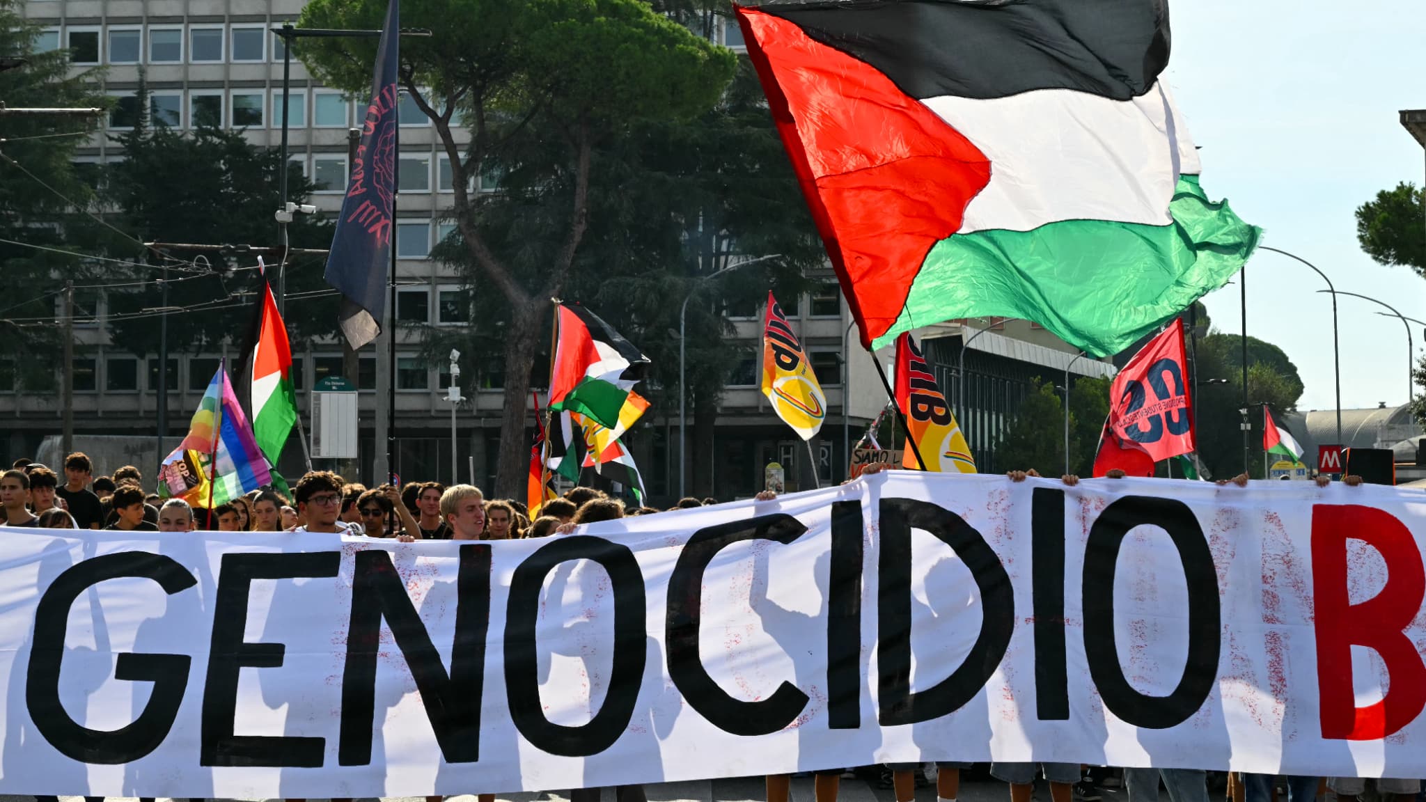 DES MANIFESTATIONS, GRÈVES ET BLOCAGES DANS PLUSIEURS VILLES D'ITALIE POUR "DÉNONCER LE GÉNOCIDE À GAZA"