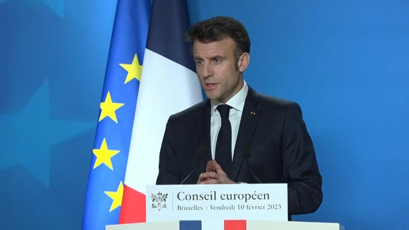 Emmanuel Macron, le 10 février 2023 à Bruxelles, à l'issue d'un Conseil européen extraordinaire