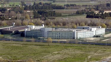 Le centre de détention de Tarascon, le 4 décembre 2003.