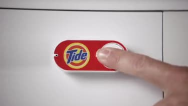 Une simple pression sur votre ce bouton accroché à votre lave-linge, et une commande de lessive est envoyée