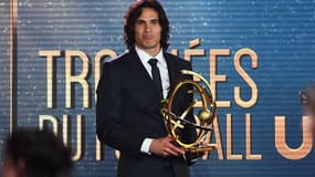 Edinson Cavani a reçu le trophée de meilleur joueur de Ligue 1 pour sa saison 2016-2017.