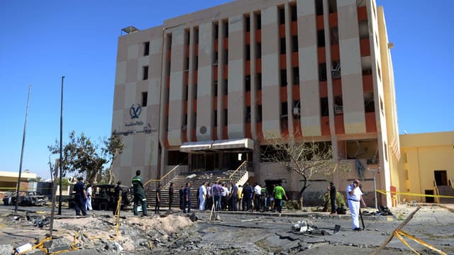 Depuis la chute de Mohamed Borsi, les jihadistes d'Ansar Beït al-Maqdess ont perpétué plusieurs attentats en Egypte, dans le Sinaï, comme ici en octobre 2013 où une attaque a visé le quartier général de la police à al-Tur.