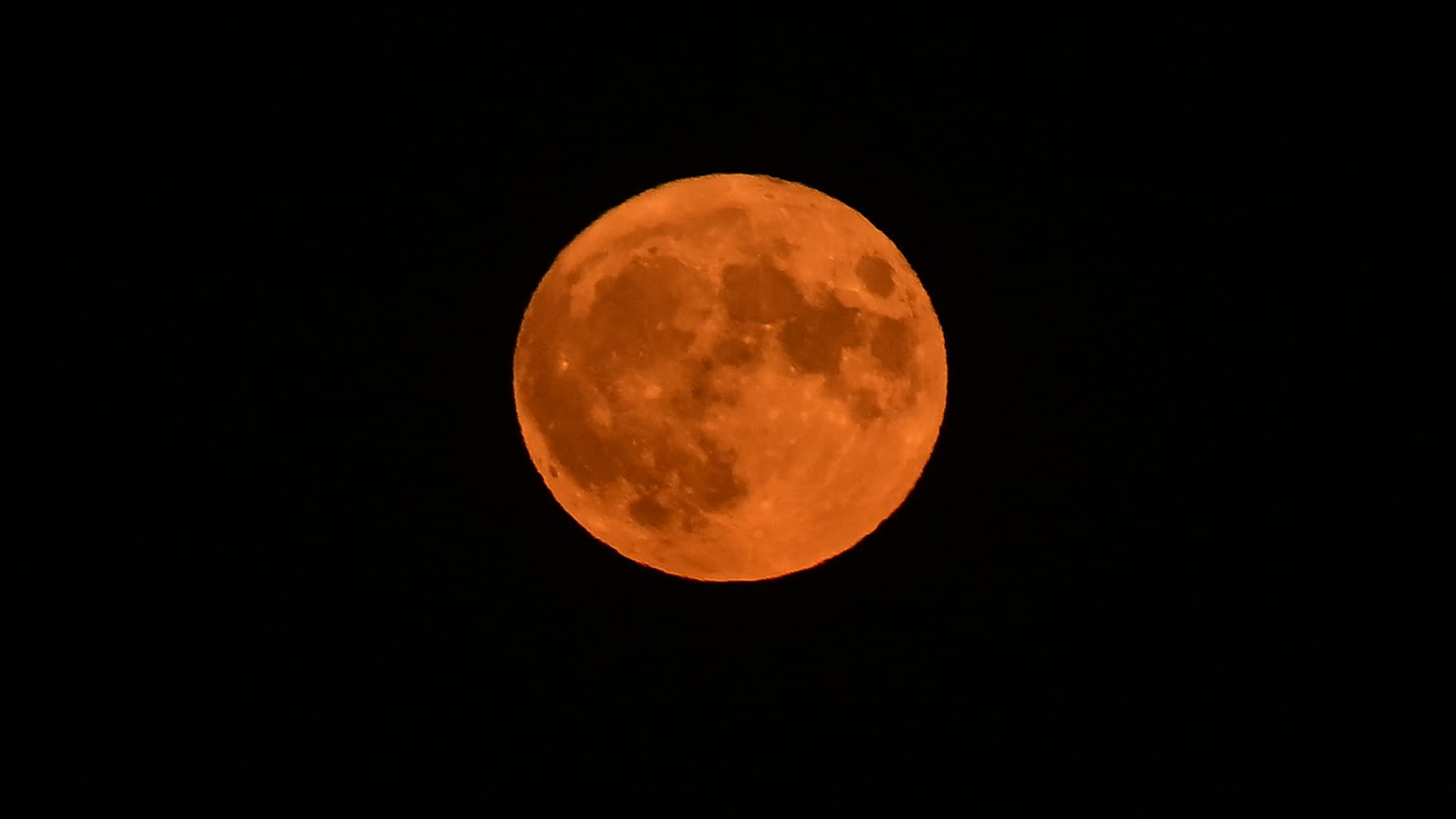 Ou A Ete Prise La Photo Lune Pix Plus grande, plus lumineuse: les images de la "super lune du tonnerre" de  cette nuit du 14 juillet