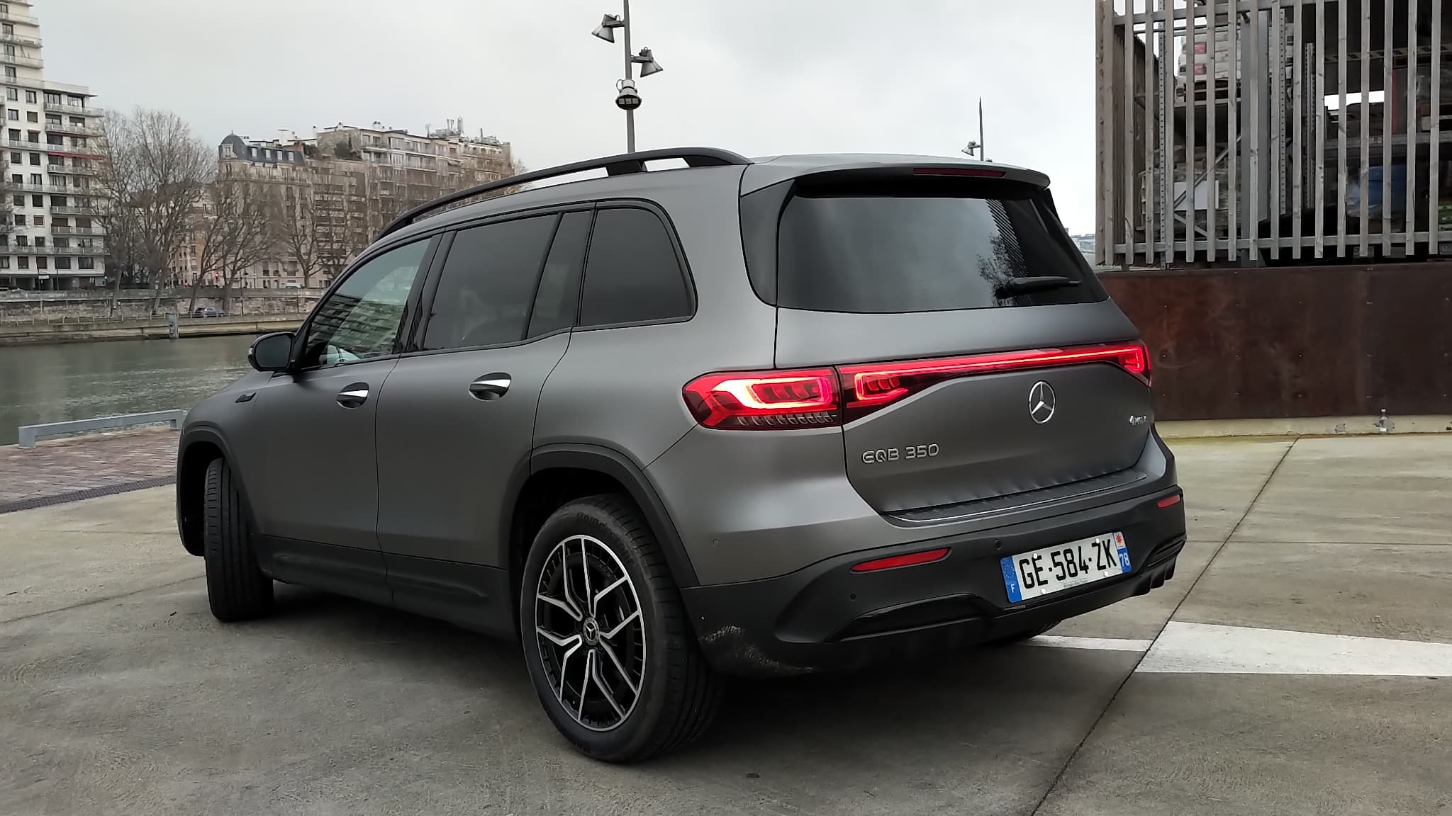 Le SUV reste cependant très lourd, à plus de 2 tonnes. Le SUV reste cependant très lourd, à plus de 2 tonnes.