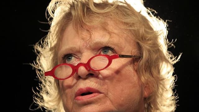 Dans un long entretien que publie mercredi l'hebdomadaire Les Inrockuptibles, Eva Joly avoue avoir eu "un moment découragement" face aux attaques dont elle fait l'objet, notamment pour son origine étrangère et son accent. /Photo d'archives/REUTERS/Charles