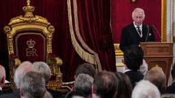 Le roi Charles III prend la parole devant le Conseil d'admission au palais Saint James, à Londres, le 10 septembre 2022