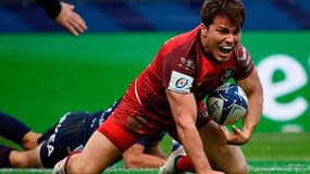 Le demi de mêlée du Stade toulousain Antoine Dupont marque un essai contre Bordeaux-Bègles en demi-finale de Coupe d'Europe, le 1er mai 2021 au stade Ernest-Wallon de Toulouse 