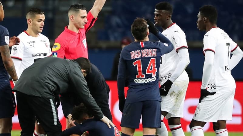 Mbaye Niang n'a écopé que d'un carton jaune après sa grosse semelle sur Thilo Kehrer.