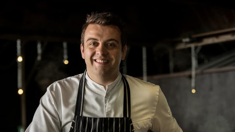 Alexandre Gauthier, chef du restaurant La Grenouillère, à La Madelaine-sous-Montreuil, le 16 octobre 2015.