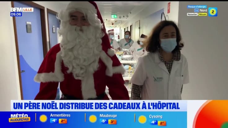Le Père Noël à l'hôpital. 