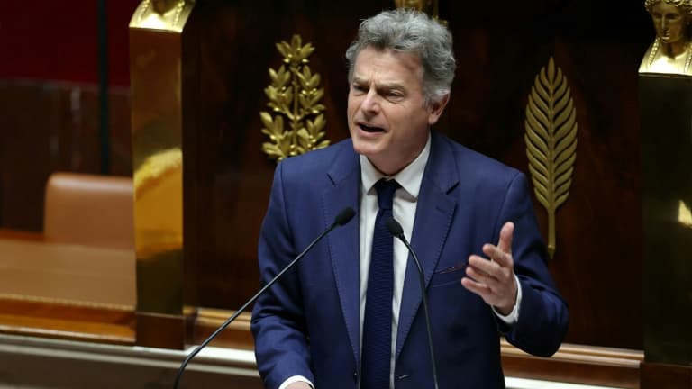 Le secrétaire national du Parti communiste, Fabien Roussel, à l'Assemblée le 12 mars 2024