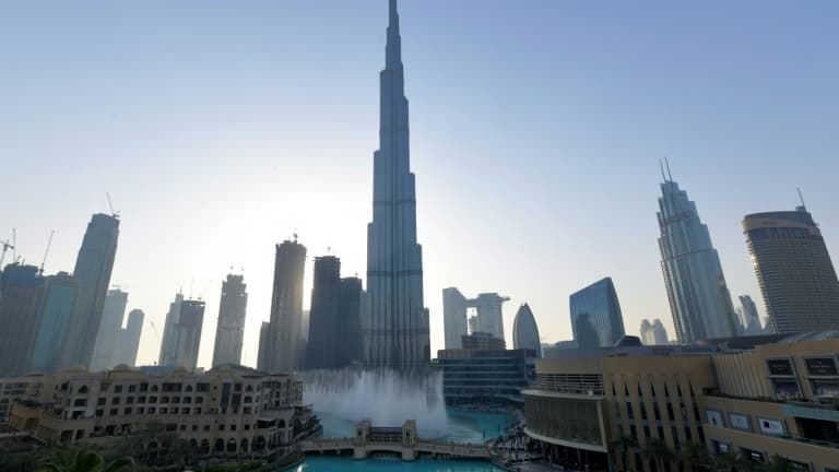 La tour Burj Khalifa au milieu d'autres gratte-ciel de Dubaï, le 5 juin 2020