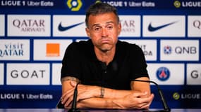 Luis Enrique pendant une conférence de presse du PSG en 2023