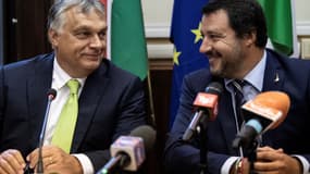 Le chef de l'Etat hongrois Viktor Orban (à gauche) et le ministre de l'Intérieur italien Matteo Salvini, le 28 août 2018 à Milan pendant leur conférence de presse commune. 