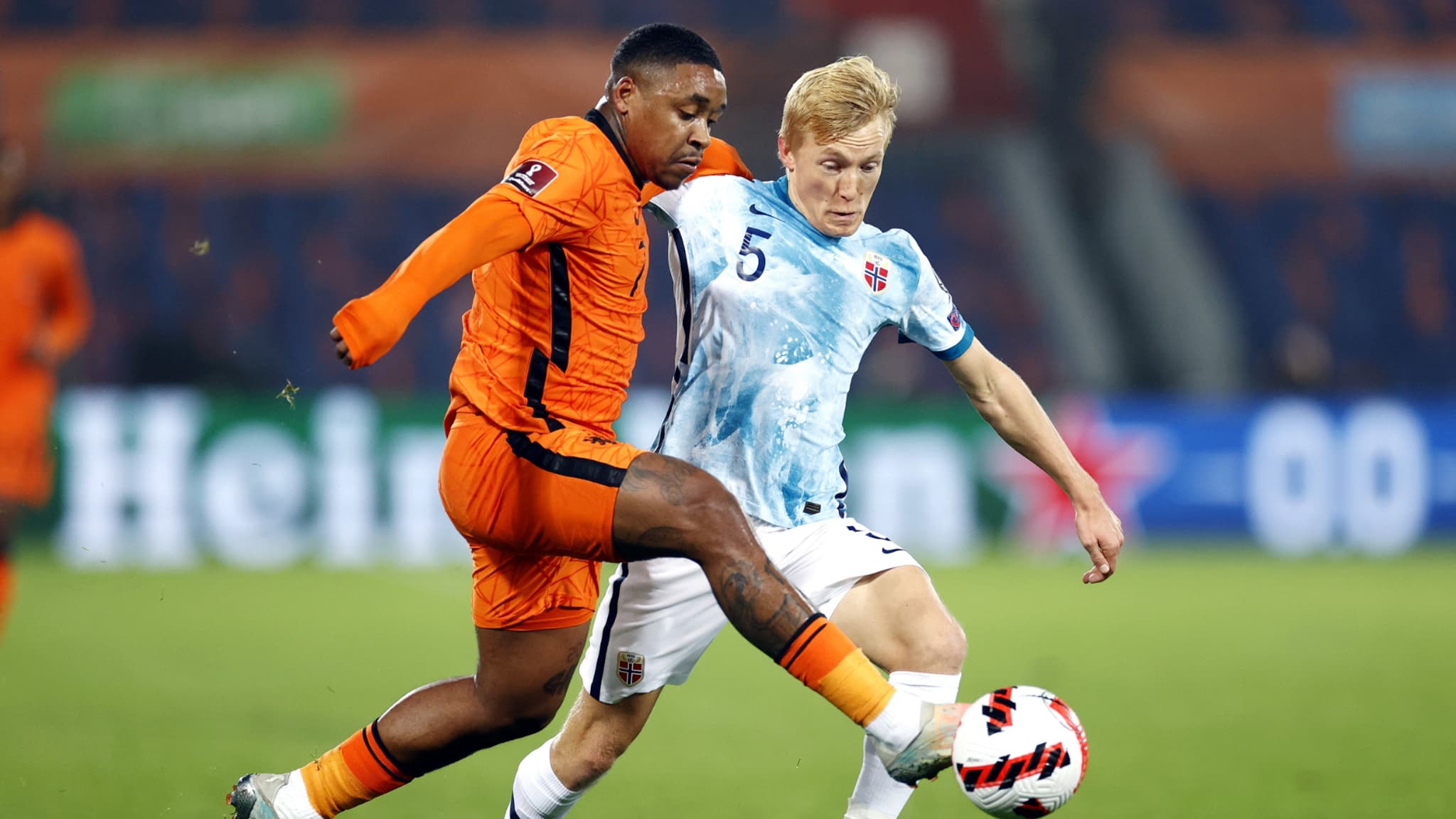 Steven Bergwijn et Birger Solberg Meling, à Rotterdam le 16 novembre 2021