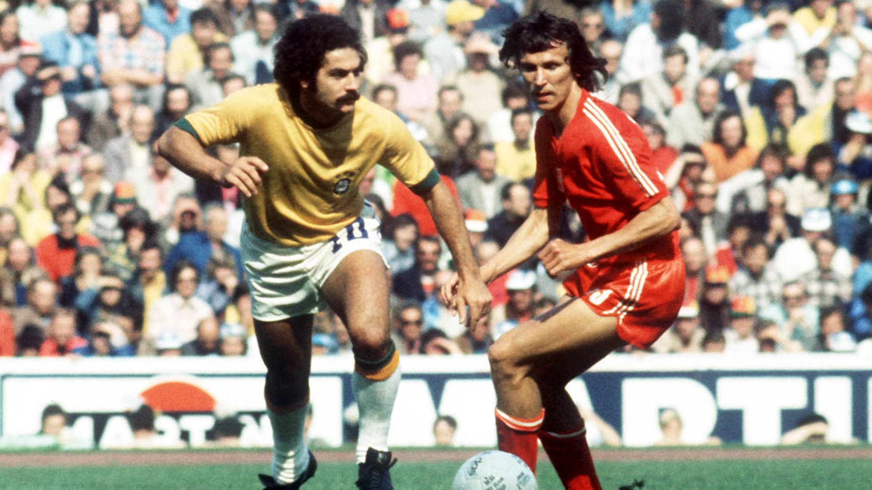 Rivelino (à gauche) avec le Brésil lors de la Coupe du monde 1974 Rivelino (à gauche) avec le Brésil lors de la Coupe du monde 1974