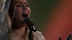 Miley Cyrus sur le plateau de "The Voice" US, le 23 mai