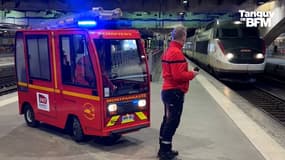 Le mini-camion de pompiers de la gare Montparnasse, à Paris, filmé lors d'une intervention le 12 février 2024.