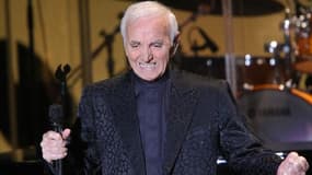 Charle Aznavour sur scène, le 13 septembre 2014 à Los Angeles, Californie