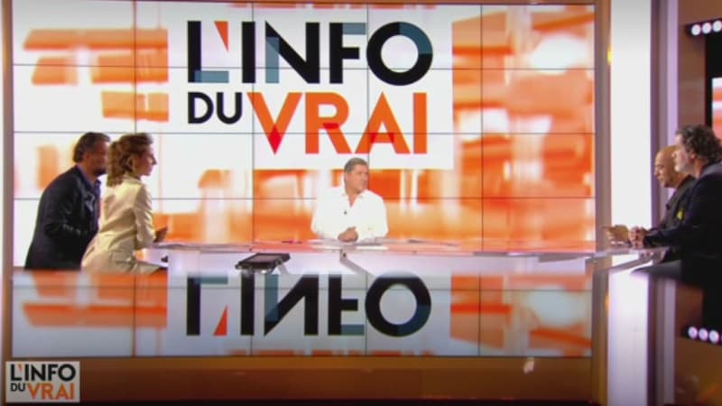 Yves Calvi présente le talk-show "L'info du vrai"