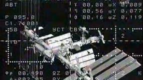 Un vaisseau de transport russe Soyouz TMA-18 s'est arrimé dimanche matin à la Station spatiale internationale (photo), où il avait mission de conduire une astronaute américaine, Tracy Caldwell Dyson, et deux cosmonautes russes, Alexandre Skvortsov et Mikh