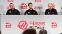Romain Grosjean entouré de Gunther Steiner, team manager de Haas (à d.), et Gene Haas, propriétaire de l’écurie américaine