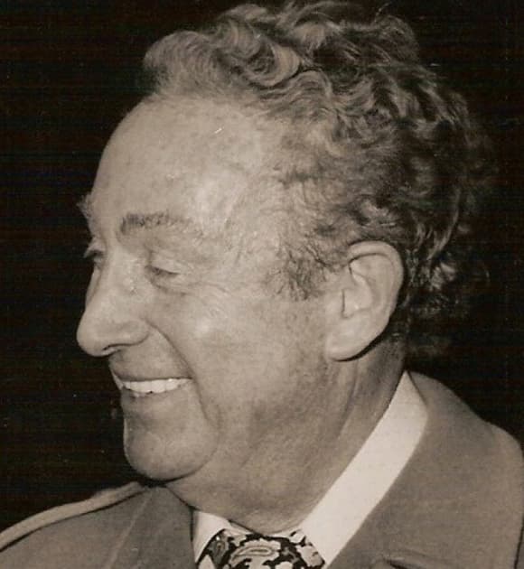 Charles Trenet à Bourges en 1977. Charles Trenet à Bourges en 1977.