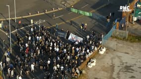 Leeds - Liverpool : Des supporters massés devant le stade pour protester contre la Super League 